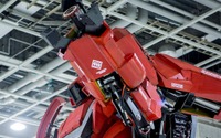 年明けに「在庫切れ」となった3.8mのロボット「クラタス」、再び入荷 ─ 価格は1億2,000万円、送料は350円 画像