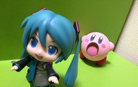 【フィグライフ！】第31回：やっとカービィが我が家にやってきた＆「ねんどろいどじゃんぼ 初音ミク」発表を記念してミクダヨーさんをキメました 画像
