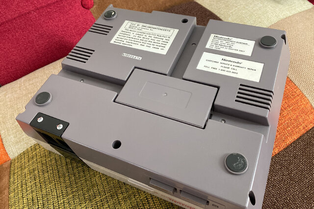 国内ではほとんど情報が無い海外版ファミコン「NES」の不思議な世界─ソフトの入れ方すら異なる“別物”っぷり！生粋のマニアがその魅力を語る