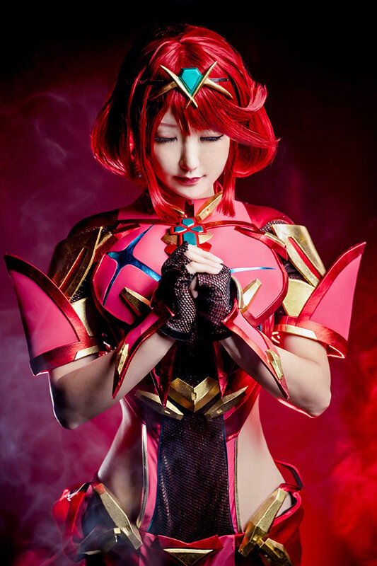 HIKO(@HIKOHIKO_0204)_ホムラ (Pyra) 『ゼノブレイド2』/撮影:孩雅多(@HayatoSK)、衣装・道具 制作:ジークフリート(@siegfried174)