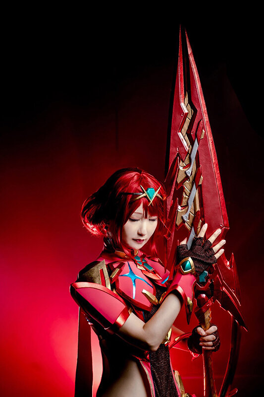 HIKO（@HIKOHIKO_0204）_ホムラ (Pyra) 『ゼノブレイド2』／撮影：孩雅多（@HayatoSK）、衣装・道具 制作：ジークフリート（@siegfried174）