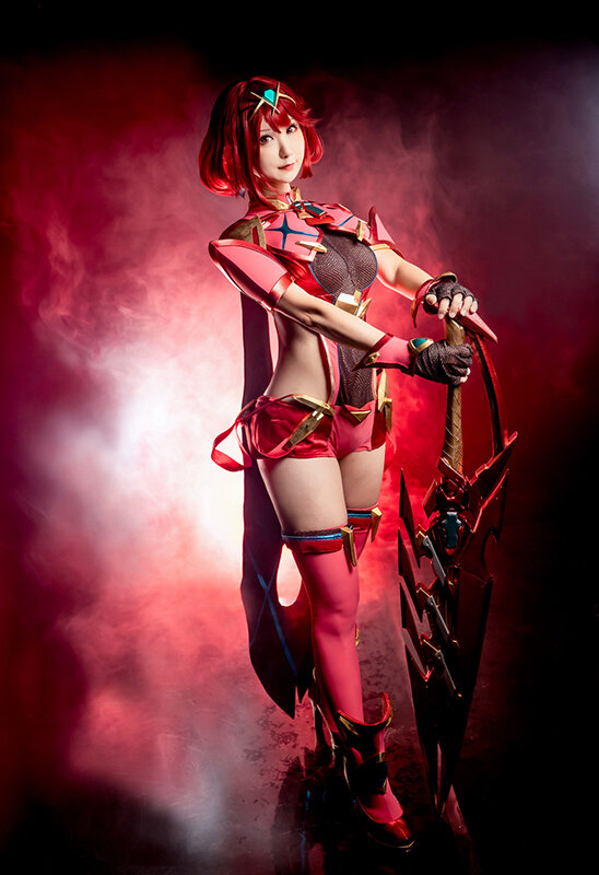 HIKO(@HIKOHIKO_0204)_ホムラ (Pyra) 『ゼノブレイド2』/撮影:孩雅多(@HayatoSK)、衣装・道具 制作:ジークフリート(@siegfried174)