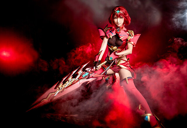 HIKO(@HIKOHIKO_0204)_ホムラ (Pyra) 『ゼノブレイド2』/撮影:孩雅多(@HayatoSK)、衣装・道具 制作:ジークフリート(@siegfried174)