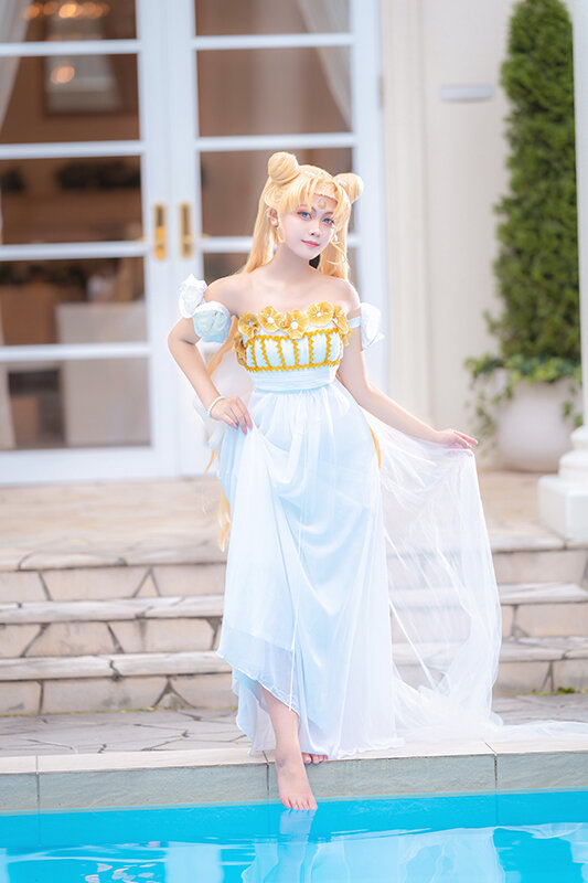 コスプレ 女の子の憧れ セーラームーン プリンセス セレニティが降臨 純白のエンパイアドレスが麗しい 写真27枚 24枚目の写真 画像 インサイド