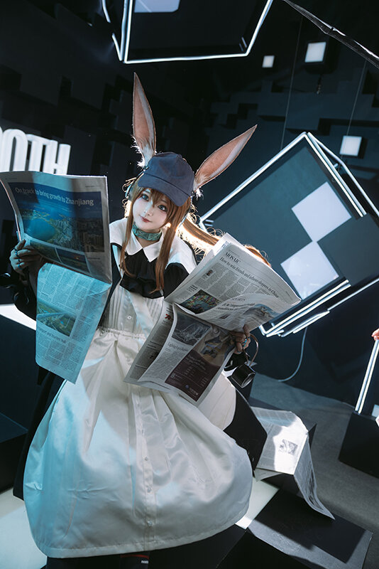 『アークナイツ』アーミヤ(コーデ「新聞配達員」)/撮影:KK-kkkk