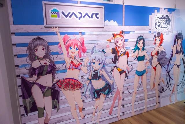 「あにまーれ」「ハニスト」らが水着姿で大集合！新宿で展開中のポップアップストア「ななしいんく ばけ～しょん！」フォトレポート