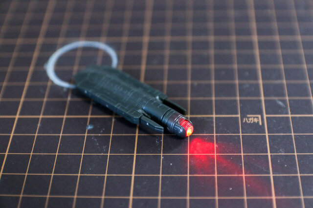 『エースコンバット』プラモデル1/144「ADFX-01」レビュー!LEDでレーザー照射表現が映える