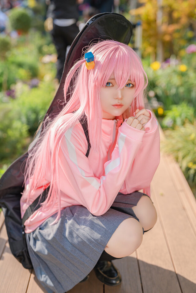 後藤ひとり『ぼっち・ざ・ろっく！』／鳴瀬ぷぷ（@__pu_pu__）、撮影：tama