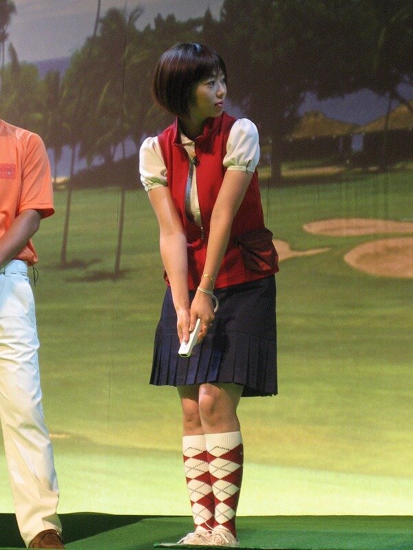 【CAPCOM Wii&DS新作タイトル発表会】井上和香さんと江連プロが『WE LOVE GOLF!』をプレイ!