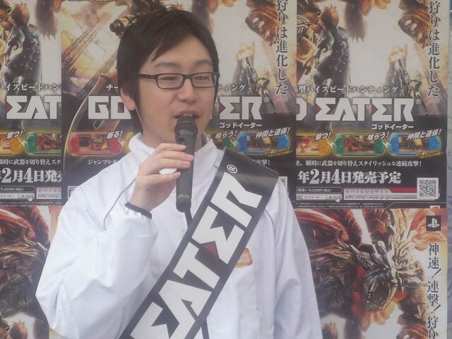 『GOD EATER』イベントが秋葉原で開催、プロデューサー＆ディレクターが手渡し販売