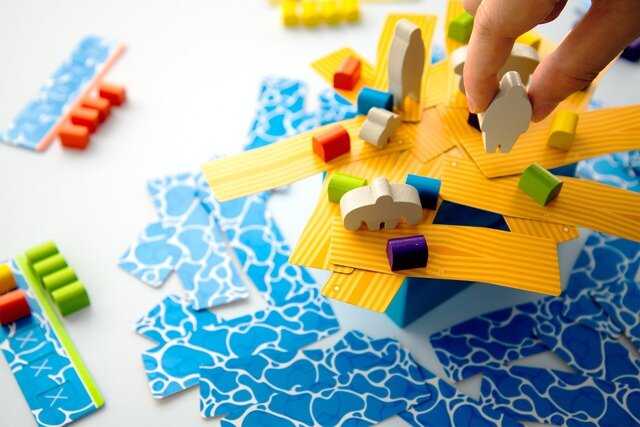 『レッツプレイ!オインクゲームズ』最新DLC「いかだの5人」12月7日リリース―デジタル&アナログで同時期発売!アナログ版は「ゲームマーケット2023秋」で先行販売