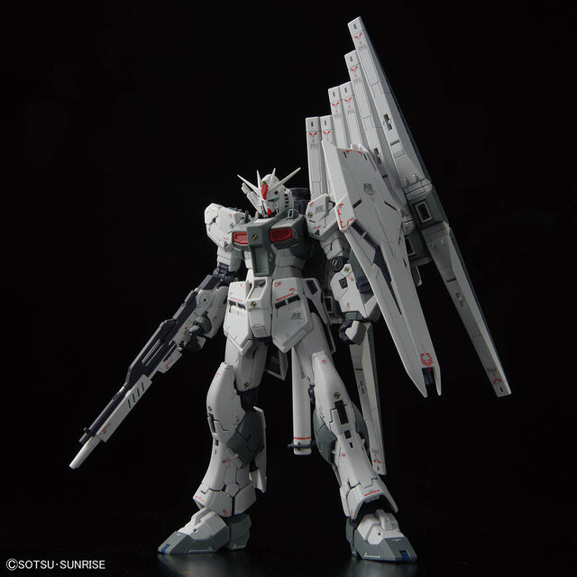 限定ガンプラ「 νガンダム (ファーストロットカラーVer.)」が12月22日より発売！運用テストが行われたというグレーのカラーリングがクール