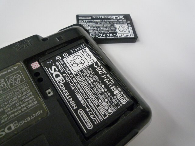 ニンテンドーdsのバッテリーパックを交換してみた 6枚目の写真 画像 インサイド ニンテンドーdsのバッテリーパックを交換してみた 6枚目の写真 画像 インサイド