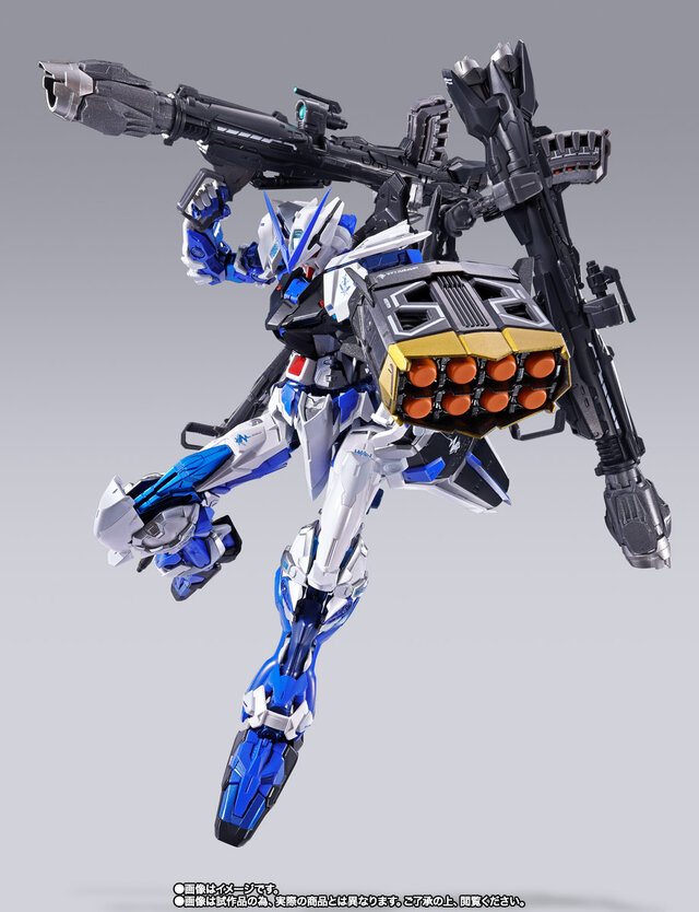 これが“最新”の「METAL BUILD ガンダムアストレイブルーフレーム」！改修を重ねた“フル・ウェポン装備”がCTM会員限定販売