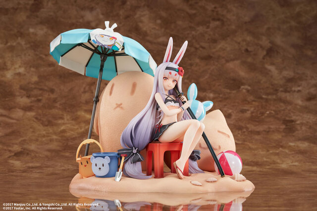 フリルの水着とおヘソが輝く…！『アズレン』島風が海でバカンスを楽しむフィギュア登場―イラスト忠実再現の台座が付くDX版も