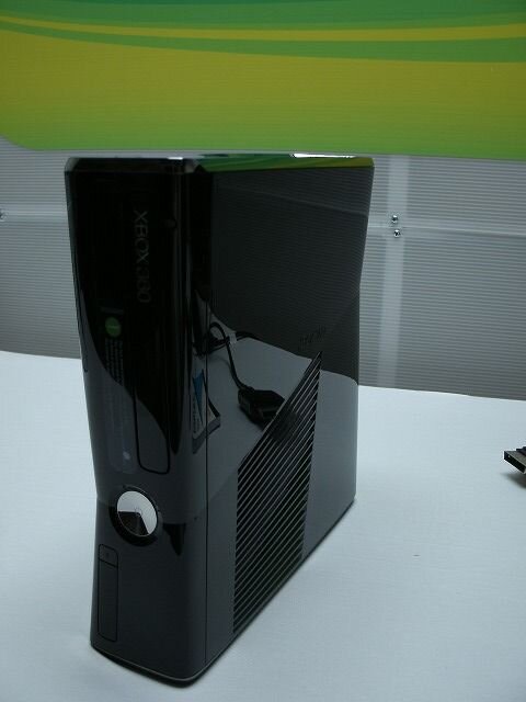 【E3 2010】これが新型Xbox360、スリムで静かに