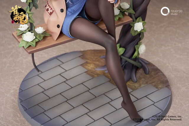 美少女がブランコでのんびり…!『雀魂』タイツに包まれた長い脚を魅せる「八木唯」が絆最大レベルの姿でフィギュアに