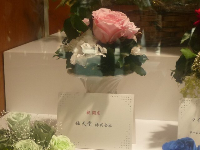 コナミスタイル東京ミッドタウン店オープン、開店前から多くのファンが駆けつける