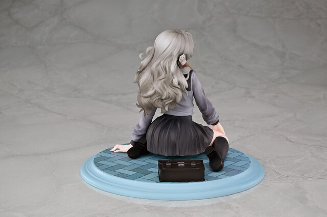 『十三機兵防衛圏』より、恋が始まった「冬坂五百里」を立体化―食パンをくわえたままの名シーンを再現