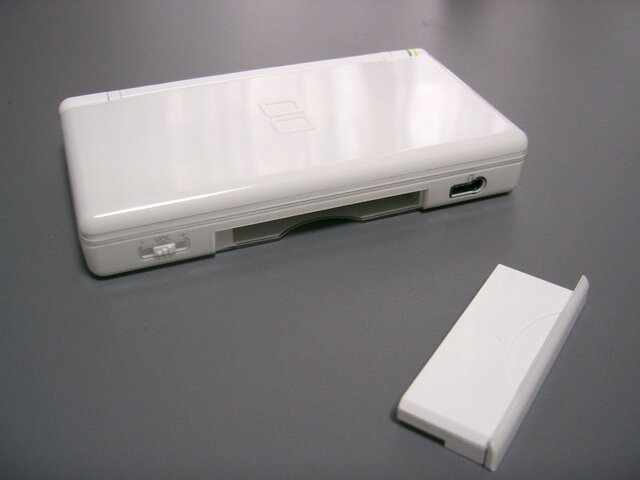 「ニンテンドーDS Lite」が遂に発売に