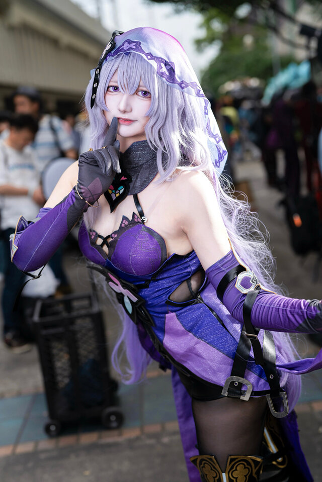 ブラックスワン『崩壊：スターレイル』／さら（X：@sara_cospure）