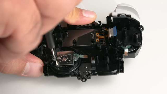 「スイッチ2」純正プロコン、やっぱり「ドリフト」悩まされそう？海外修理チャンネルからみる