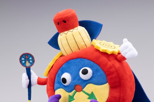 “ニブイチ”で鳴らない目覚まし…「遊戯王」城之内の切り札「時の魔術師」が音声ギミック付きぬいぐるみ化!即決モードを搭載し、お出かけ先でも活躍