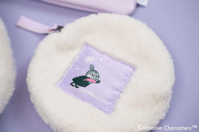 冬を楽しむ「ムーミン」たちにほっこり！アームグローブやひざ掛けなど季節感ある新グッズ「スノーウィーウェイホーム」が順次発売