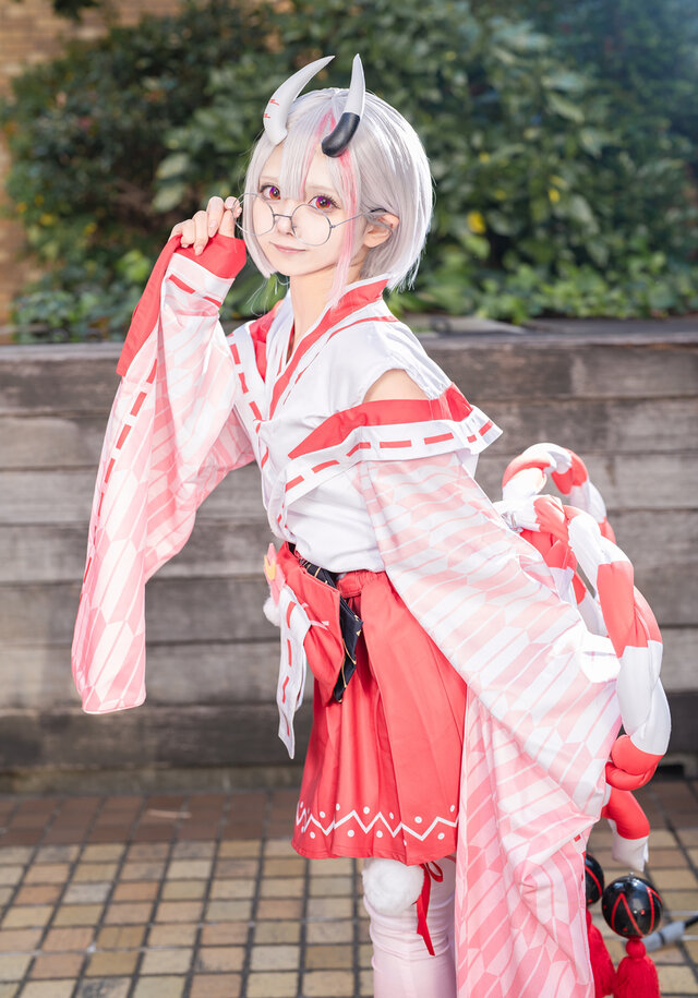 まひな（X：@mahina_cos）