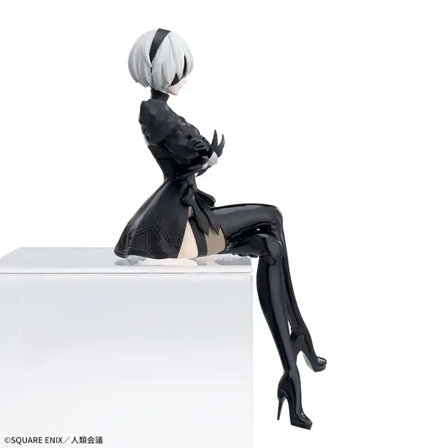 ちょこんと座る姿が美しい…！アニメ「ニーア」より、「2B」フィギュアがアミューズメント施設にて再登場