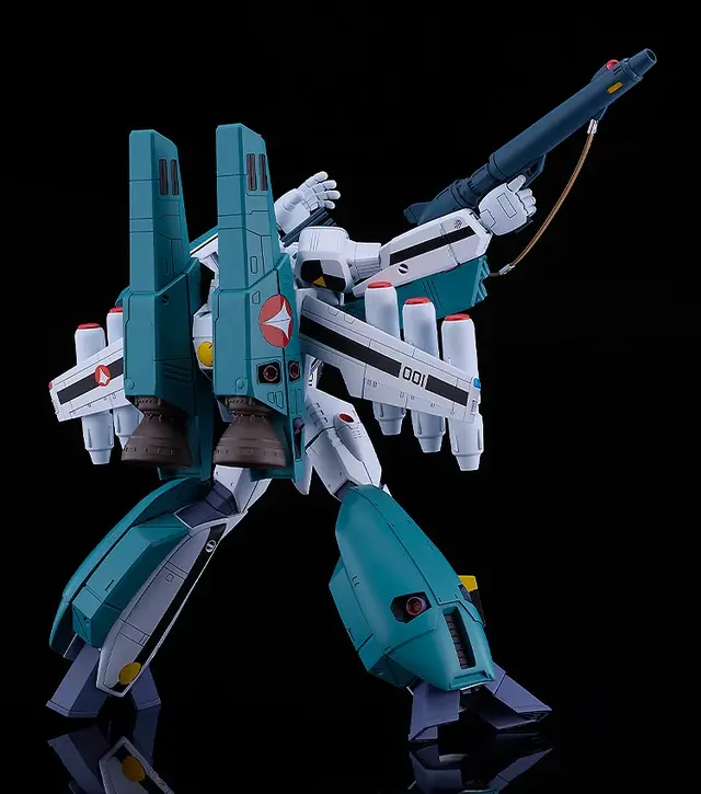 「超時空要塞マクロス」の「スーパーバルキリー」がプラモデルになった！翼下兵装「反応弾」に加えて同スケールの「早瀬未沙」が付属