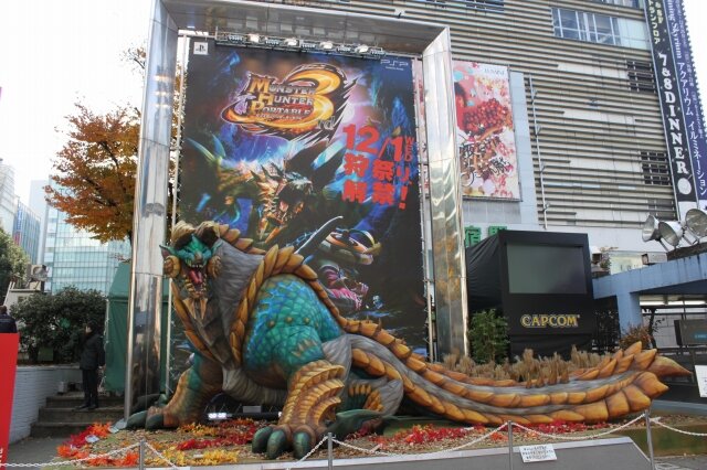 新宿東口に原寸大の雷狼竜ジンオウガが出現