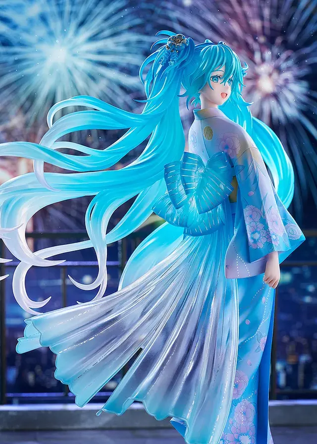 「初音ミク」が花火&ドローンショーで佇む！クリアパーツ使用のツインテールと大きく広がる帯が幻想的