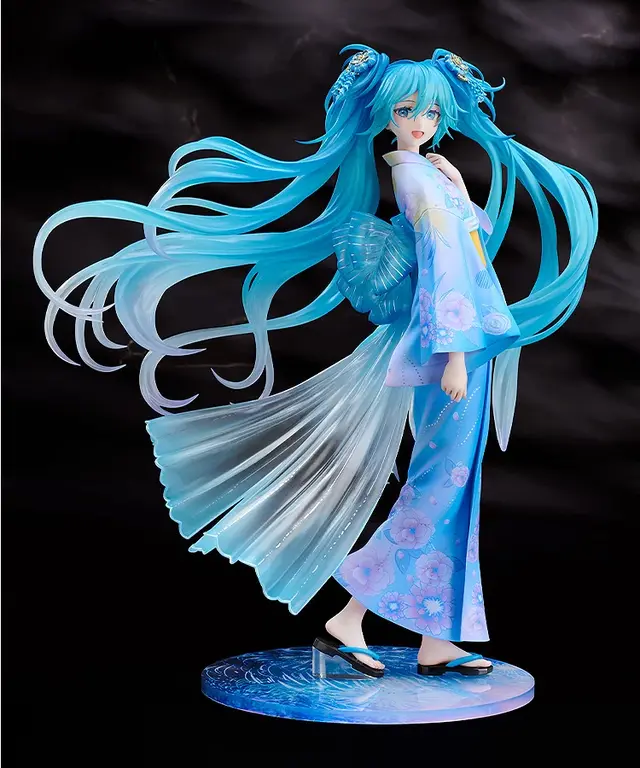 「初音ミク」が花火&ドローンショーで佇む！クリアパーツ使用のツインテールと大きく広がる帯が幻想的