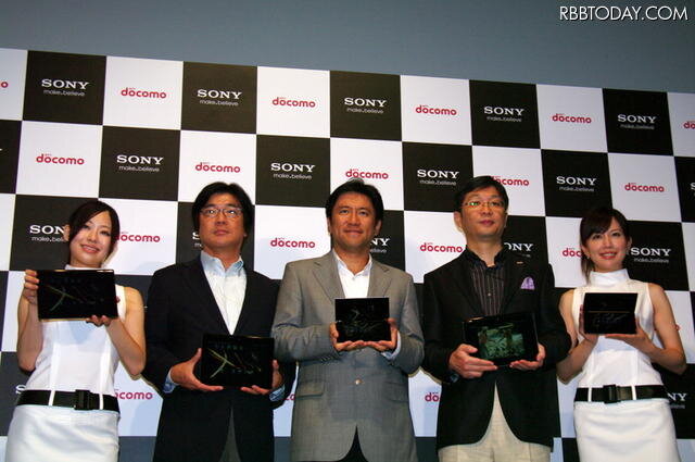 ソニーマーケティング 執行役員 松原昭博氏、ソニー コンスーマープロダクツ&amp;サービスグループ VAIO&amp;Mobile事業本部 副本部長 古海英之氏、NTTドコモ プロダクト部第一商品企画担当部長の 板倉仁嗣氏
