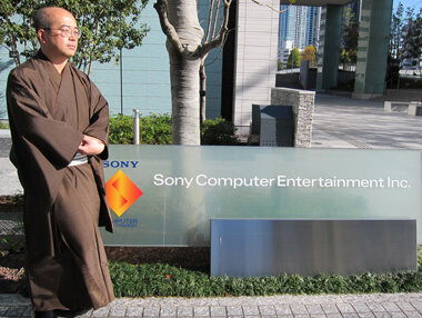 SCEに到着した田村プロデューサー、素敵な和服