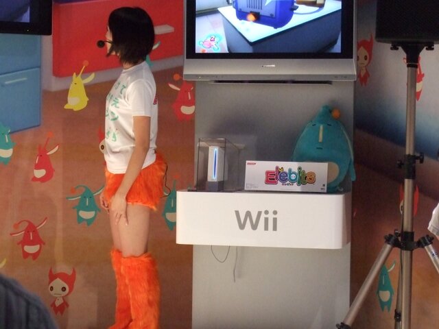 コナミブースでElebitsが実演中