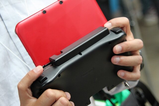 【TGS 2012】3DS LLでも「拡張スライドパッド」で快適なモンハンを！LL用が初披露