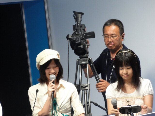 【TGS 2012】ナースデビルなミクさんか、スク水ランドセルなミクさんか。オビでぃばっ！で女子トーク炸裂