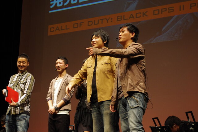 対戦者を壇上で確認