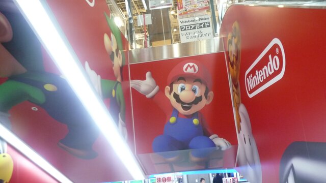 マリオが歓迎してくれるように見えますね