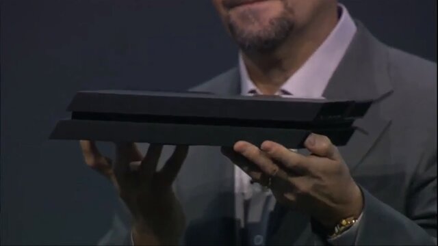 【E3 2013】ついにPS4の本体が公開される ― PS2を彷彿とさせるデザインが印象的