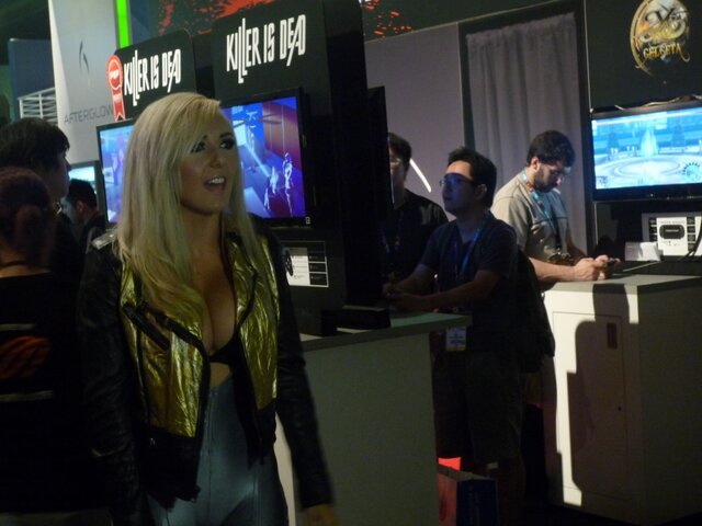 【E3 2013】『KILLER IS DEAD』イメージガールのジェシカは米国でも大人気、サインを求めるファンも