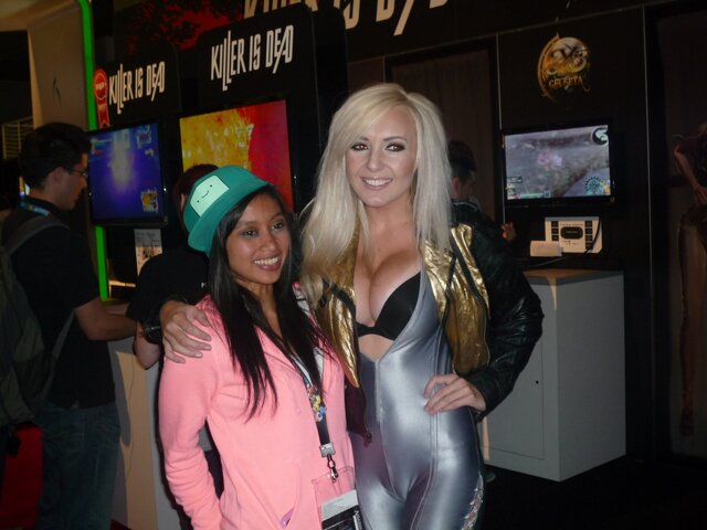 【E3 2013】『KILLER IS DEAD』イメージガールのジェシカは米国でも大人気、サインを求めるファンも