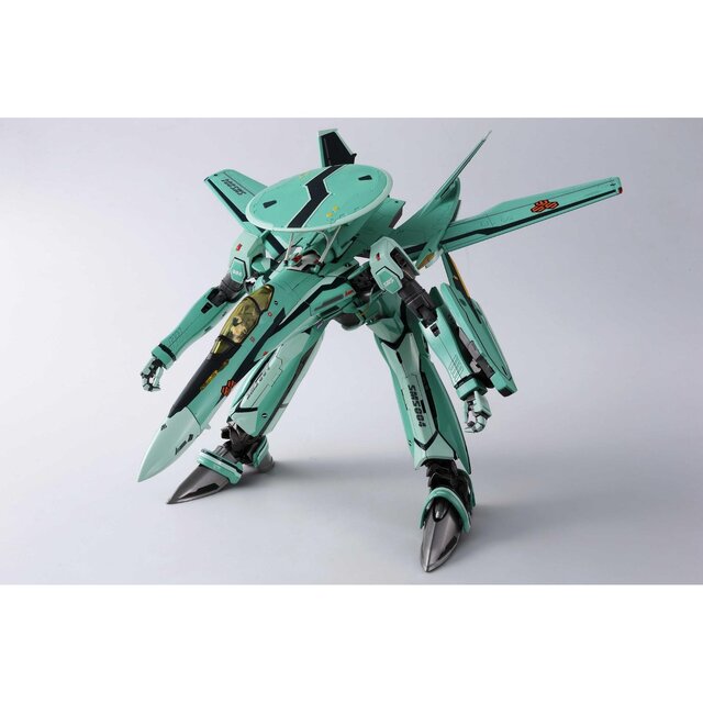 DX超合金「VF-25リニューアルVer.」に電子戦用装備の「ルカ・アンジェローニ機」が登場