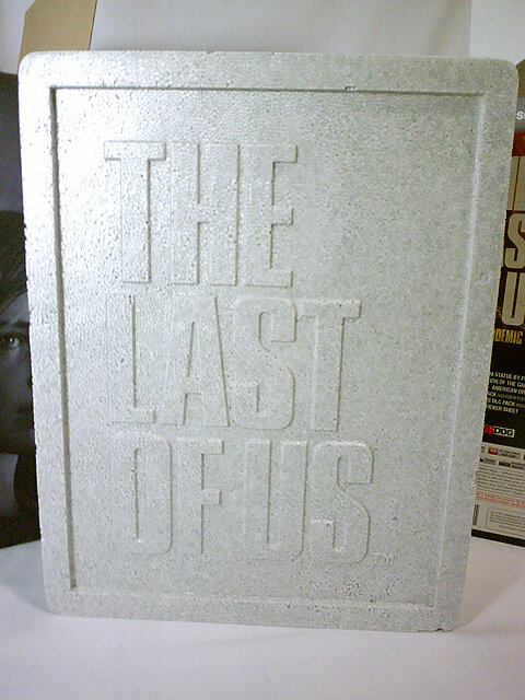 クッション素材にまで『The Last of Us』と刻印