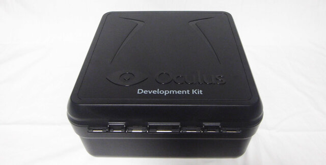 専用のケースに入ったOculus Rift