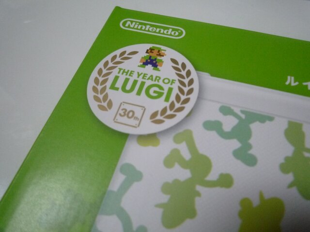 「THE YEAR OF LUIGI」部分に金色を使用