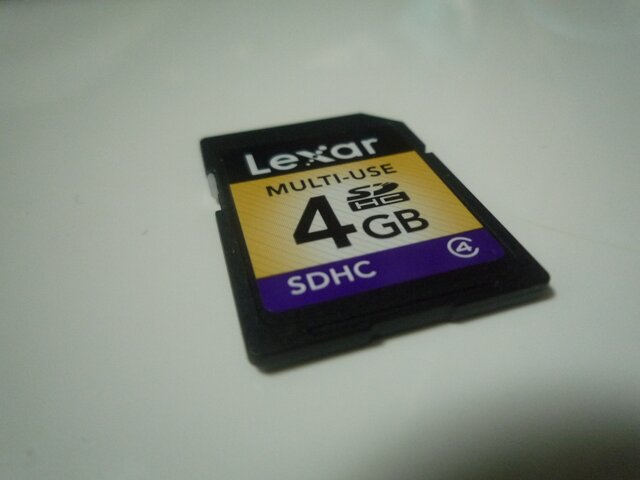 同梱されているSDカード（4GB）