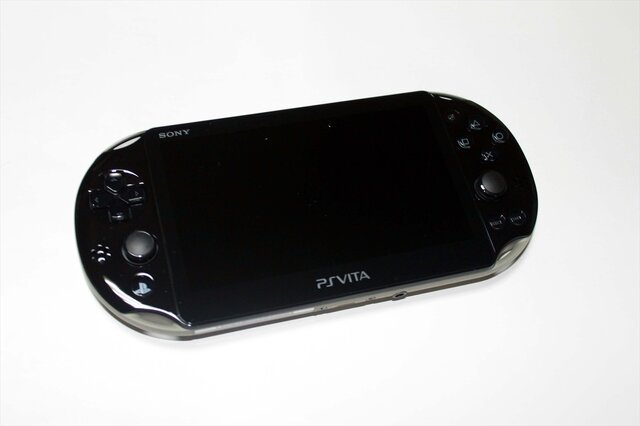 従来のPlayStation Vitaとは、幅など違いは感じない